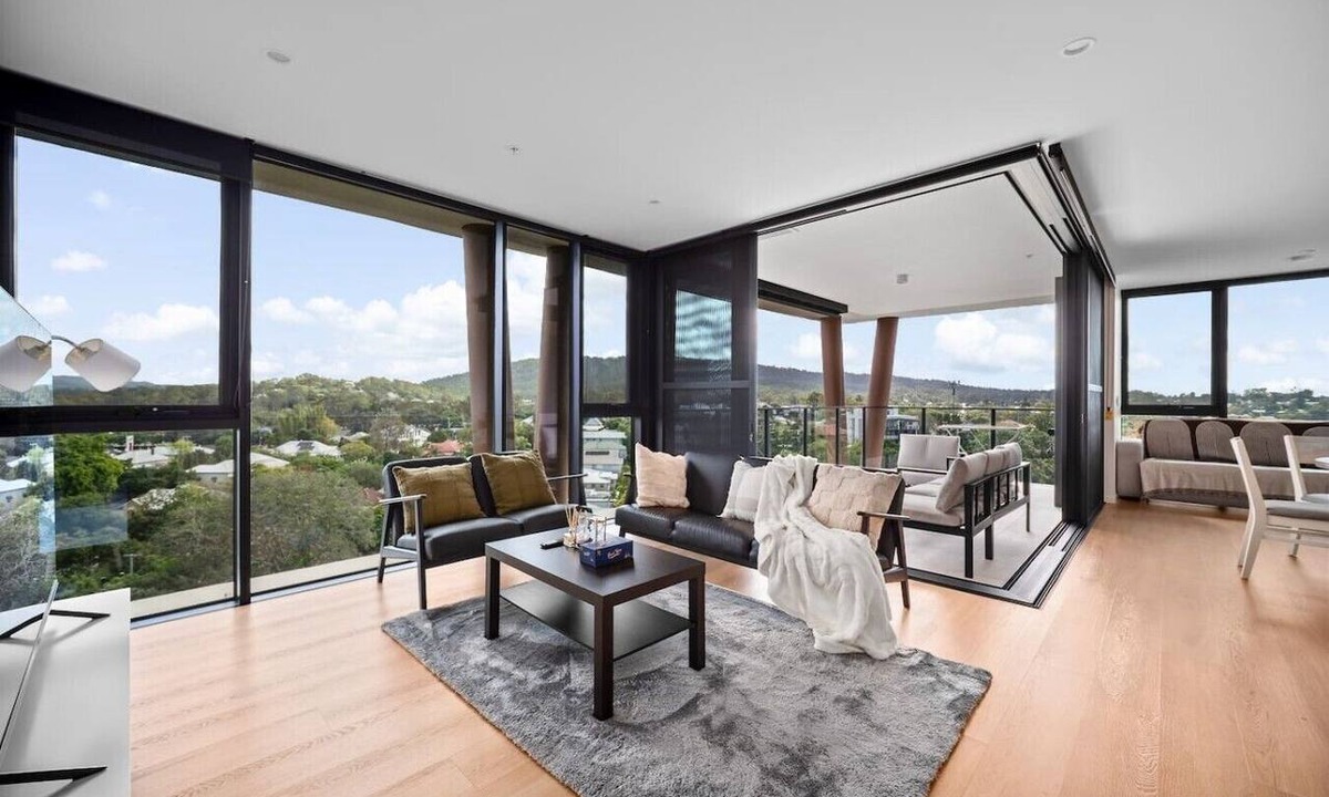 Indooroopilly Apartment | Sky-High Retreat view& Shopping at Your Doorstep
