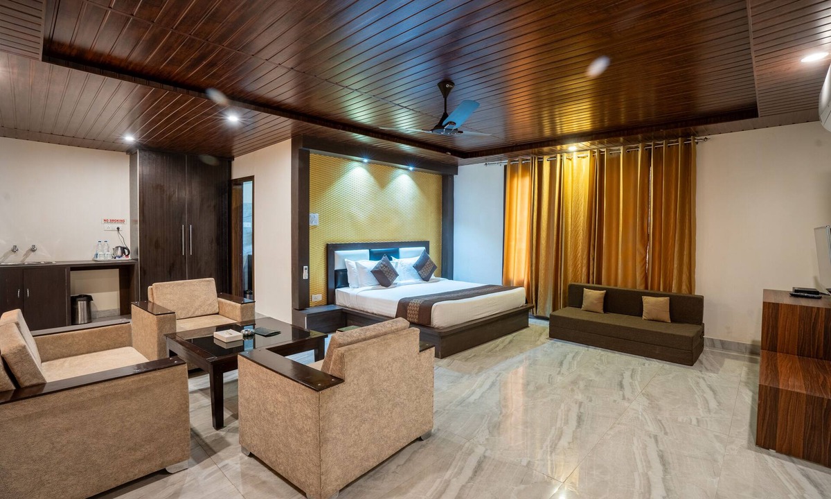 Kandaghat Hotel | Skywood Resort