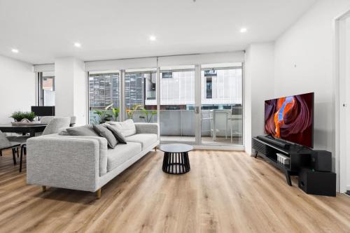 South Yarra Apartment | Sleek South Yarra 2-Bed with Alfresco Dining