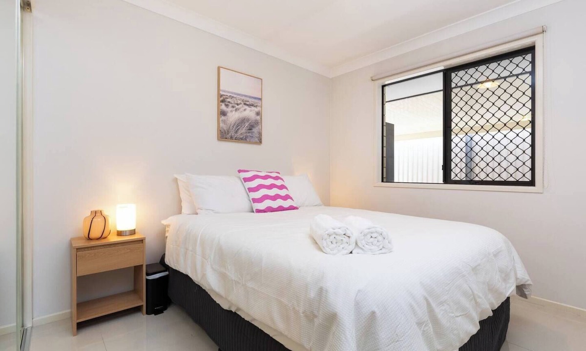 Rocklea Apartment | Smart Suites Self Check-in Apartments - 16 Darnley