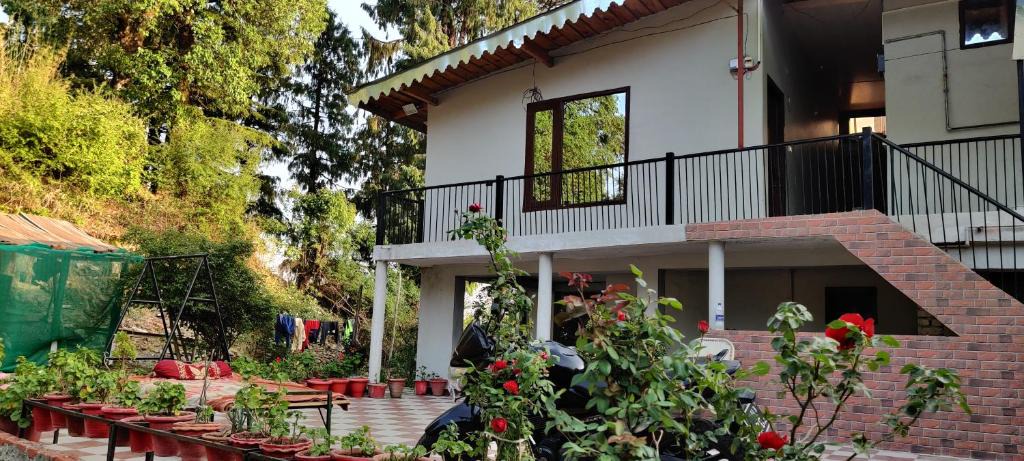Mallital House | Snow View Homestay