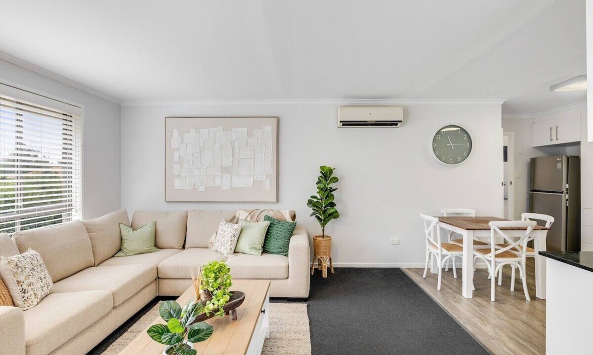 Kearneys Spring Apartment | So Central, So Comfortable!