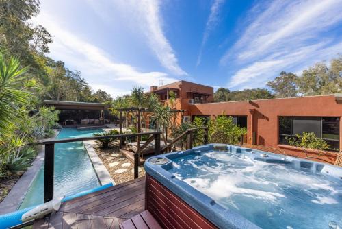 Twin Waters House | Solterra- Luxury 25m Pool, Spa & Private Acreage Mudjimba - 5min Airport