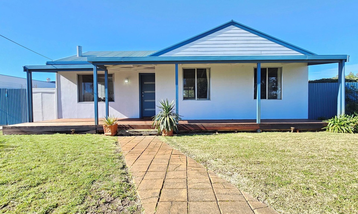 Waterhouse House | Something Blue - Delightful Coastal Retreat