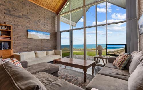 Carrickalinga House | South Beach House - 11 Gold Coast Drive