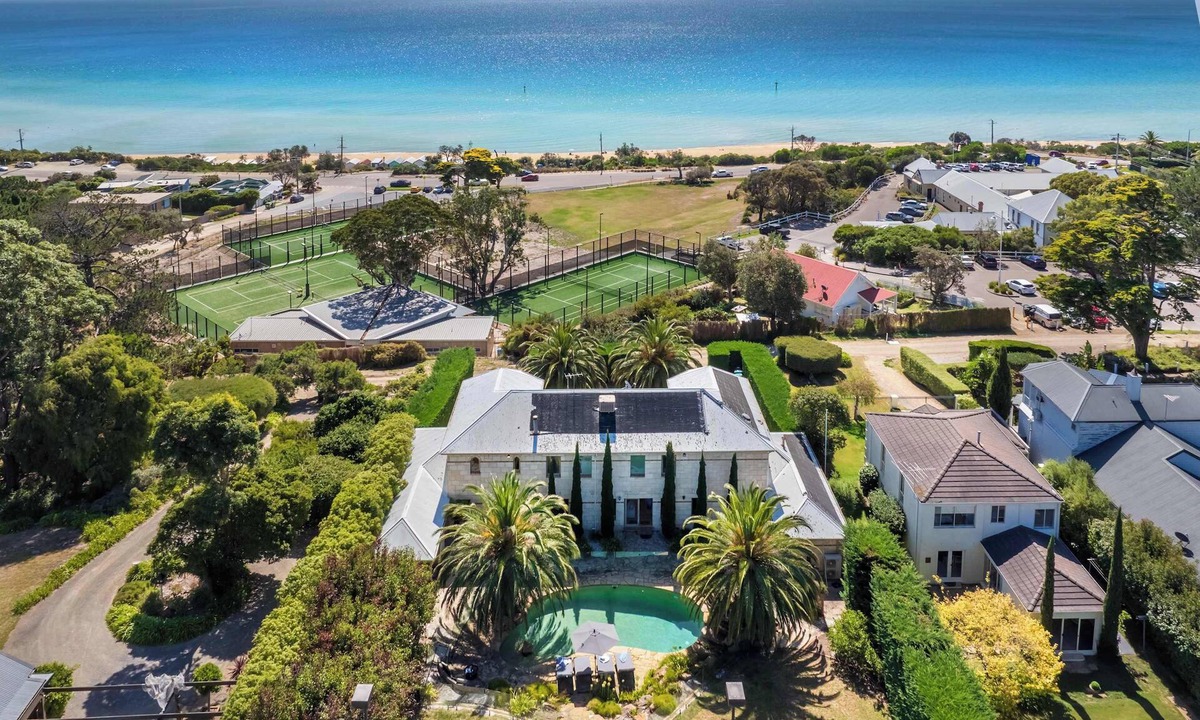 Mount Martha House | South Beach Resort, Bay Views, Pool, Games