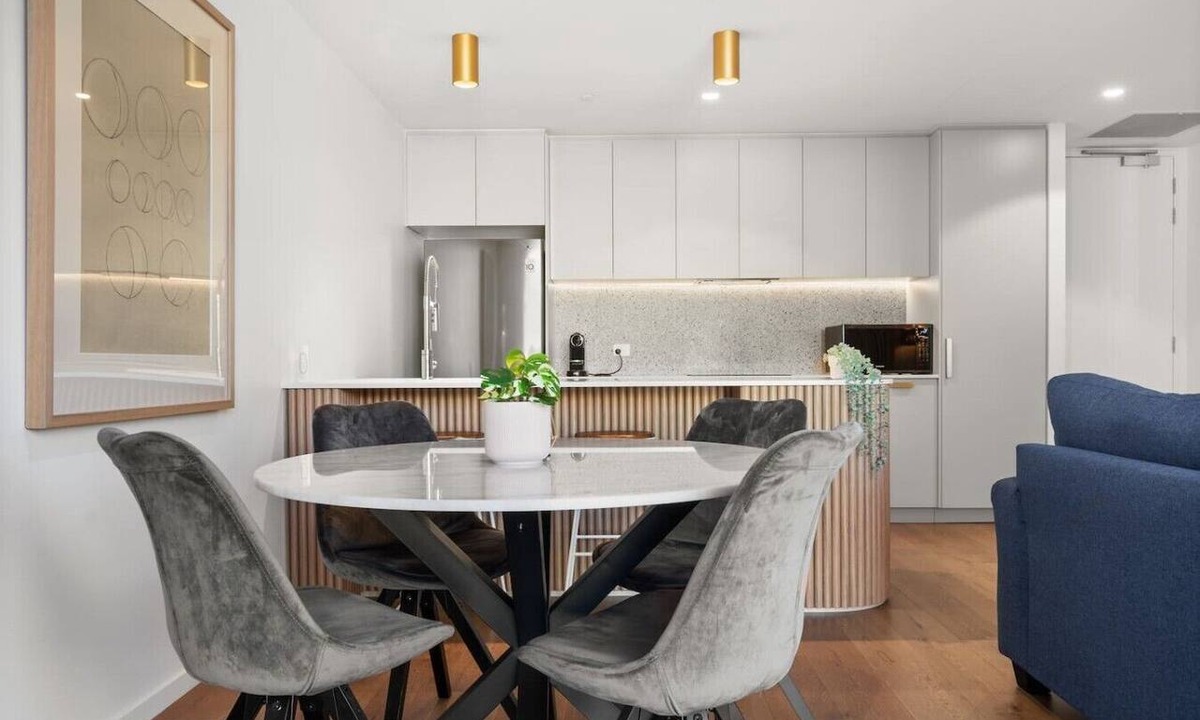 Braddon Apartment | South-Facing 1BR In Heart Of Braddon w/Parking!