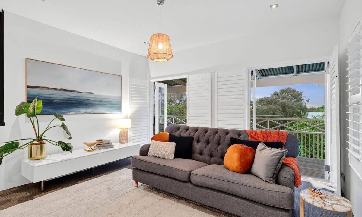 Queenscliff Apartment | Spacious 2 bedroom unit w/garden views