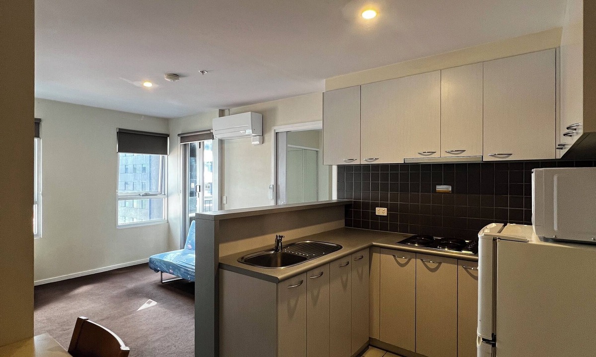 Carlton South Apartment | Spacious 2BR Apartment for 5 | Free Wi-Fi | Melbourne CBD