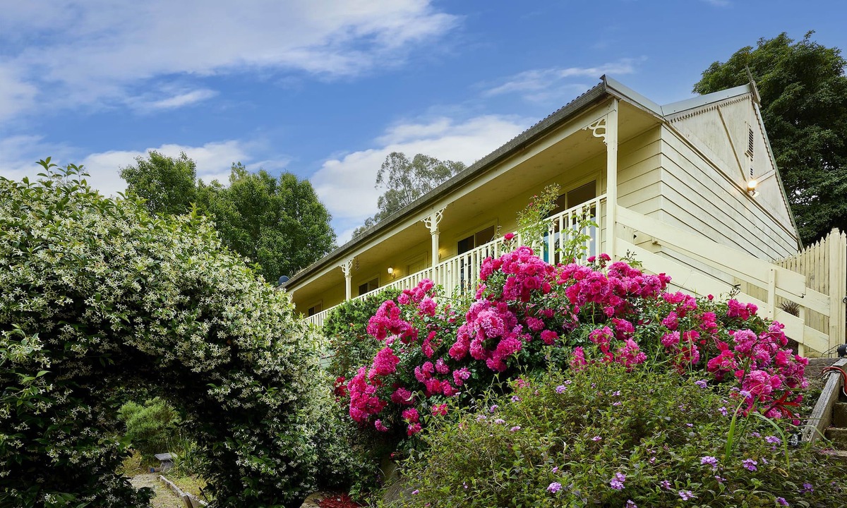 Upper Ferntree Gully House | Spacious 3BR Family Haven in Upper Ferntree Gully
