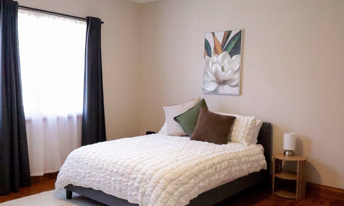 Tenterfield Apartment | Spacious 3-Bed Home in Central Tenterfield