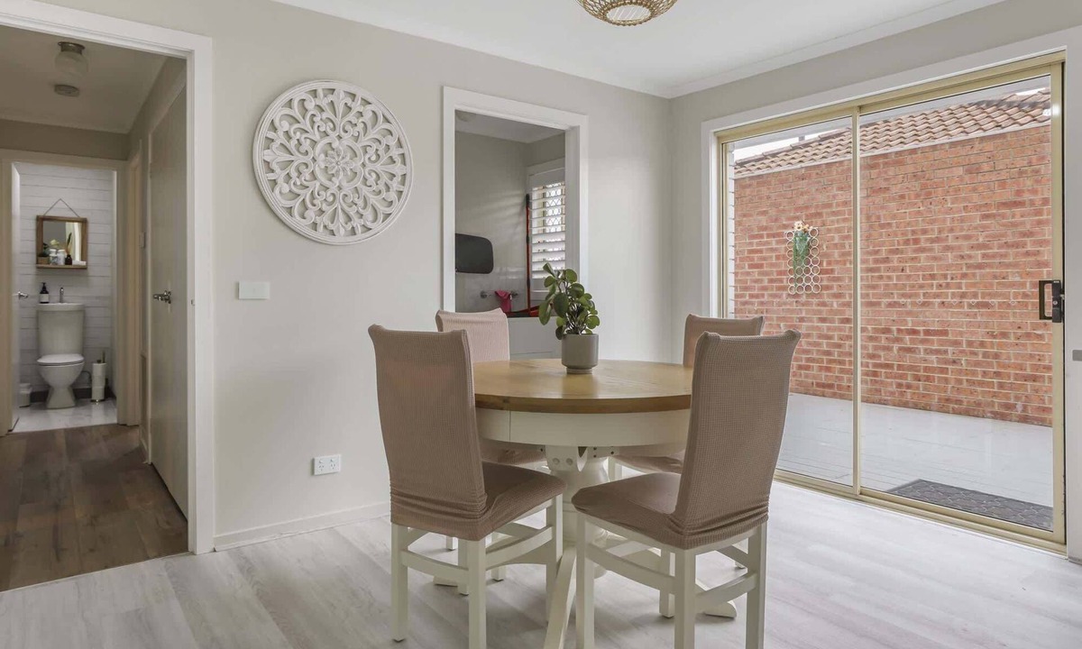 Preston House | Spacious 3-Bed Home with Garden in Preston
