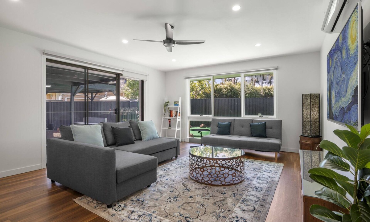 Keysborough House | Spacious 3-Bed House with Outdoor Dining & BBQ