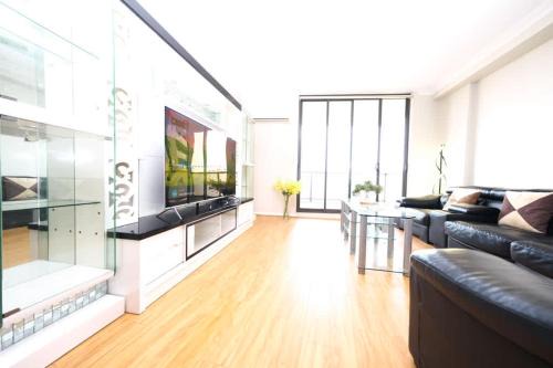 North Rocks Apartment | Spacious 3 bedroom apt lift access near Parramatta