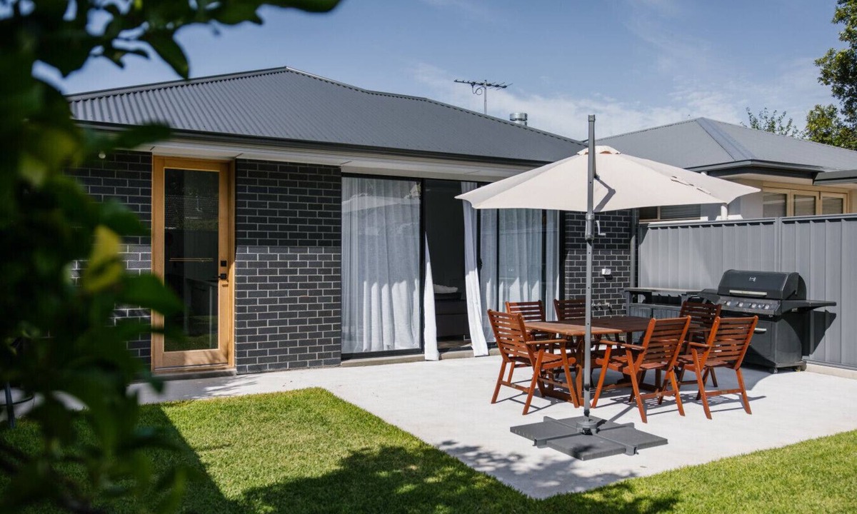 Warradale House | Spacious 3BR Coastal Stay Near Marion & Brighton
