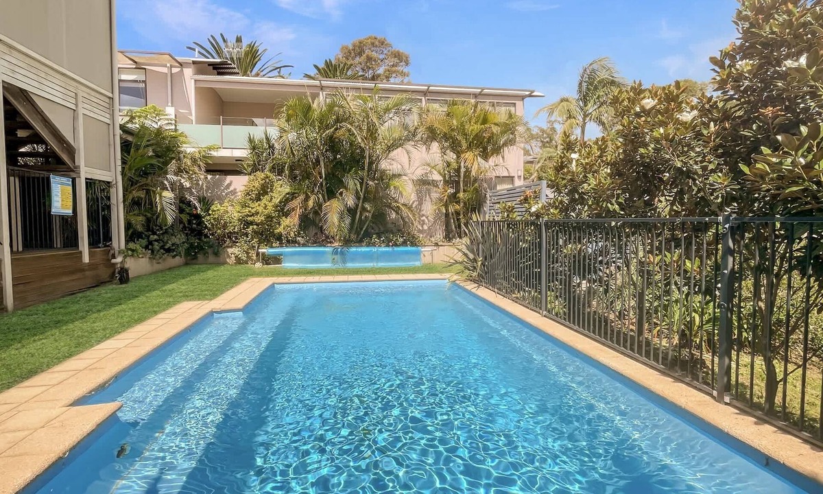 Batehaven House | Spacious 4-Bed Coastal Home with Water Views