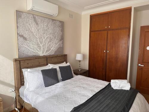 Keiraville House | Spacious 4BR Home Walk to Wollongong Uni