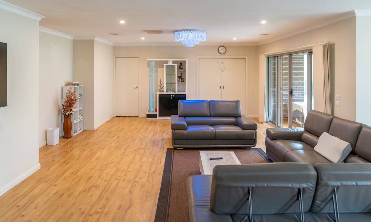 Alfredton House | Spacious 4BR House by 24/7 Café & IGA in Ballarat
