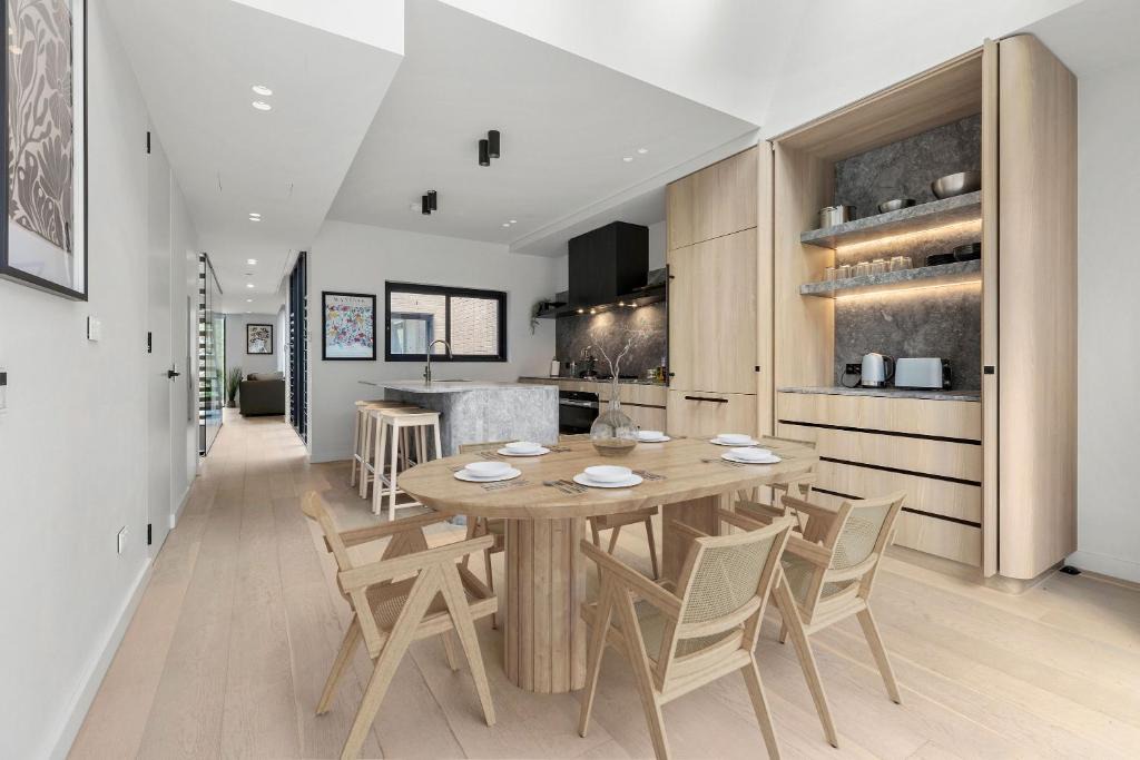 Glebe Apartment | Spacious 4BR with Terrace & Garage