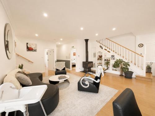 Katoomba House | Spacious 5BR House Fireplace Garden Retreat