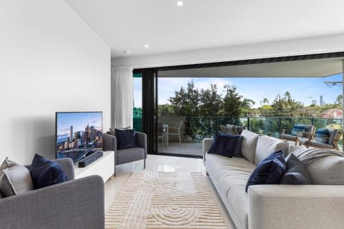 Bulimba Apartment | Spacious and Superb 3-bed Apartment