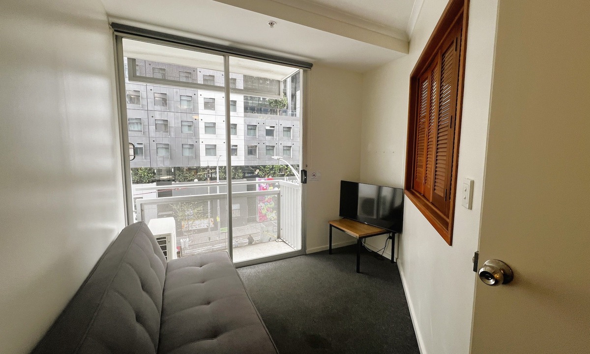 Carlton South Apartment | Spacious CBD Studio for 4 | Free Wi-Fi