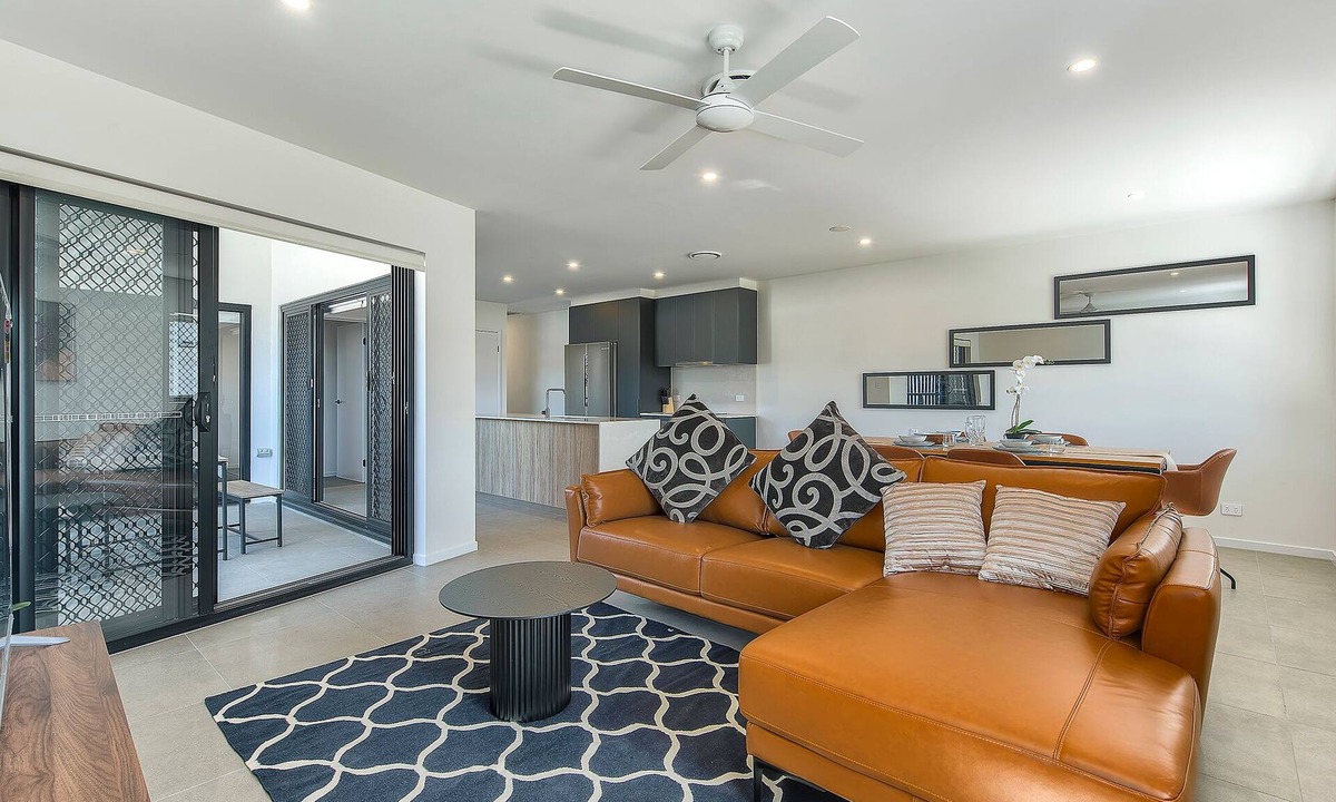 Mount Gravatt East Apartment | Spacious Family 3BR Top-Floor Stay | Views, 2-Car Parking & EV-Friendly