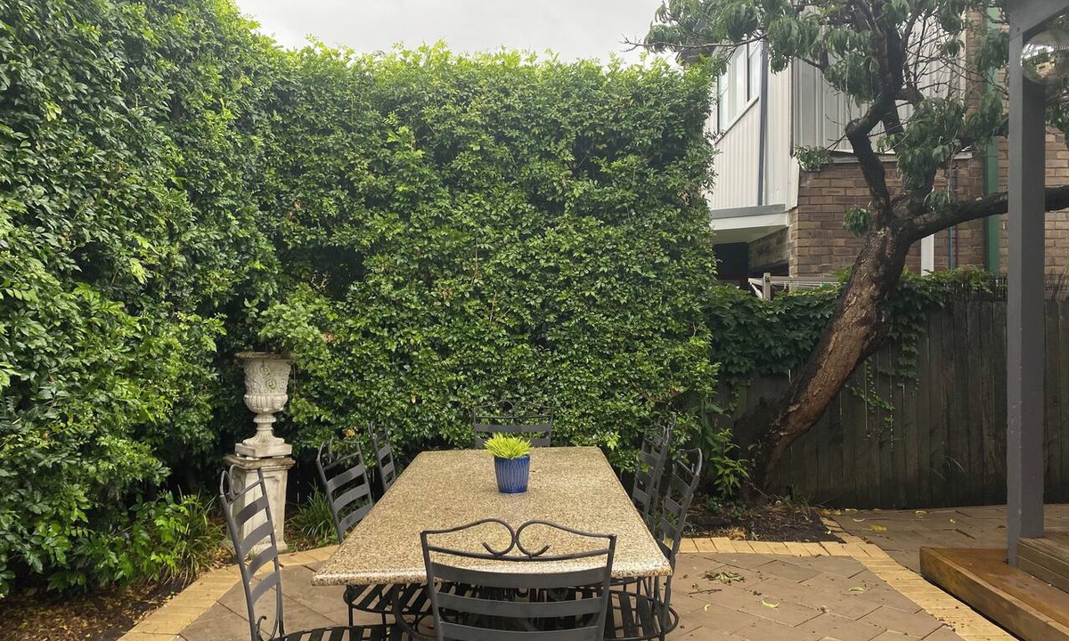 Stanmore House | Spacious home in hip location