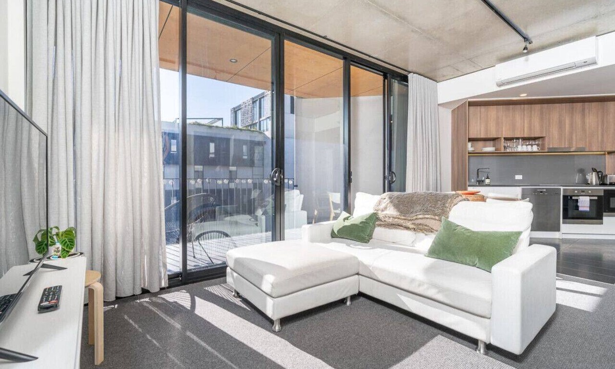 Kingston Apartment | Spacious Kingston Foreshore Apt