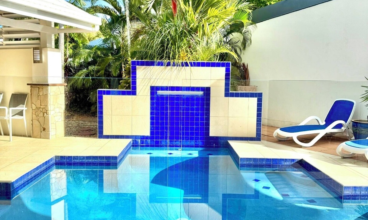 Clifton Beach House | Spacious Luxury House on Clifton Beach with Heated Saltwater Pool