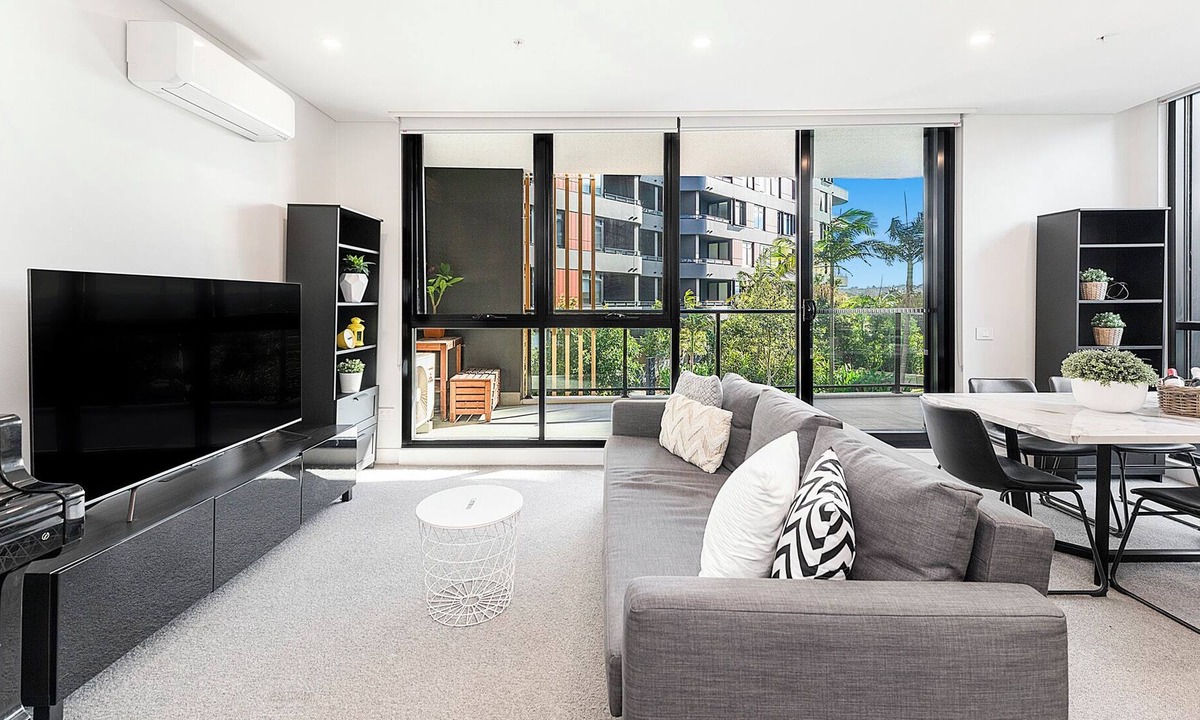 Wentworth Point Apartment | Spacious Modern Apartment close to Sydney Olympic Park and Ferry