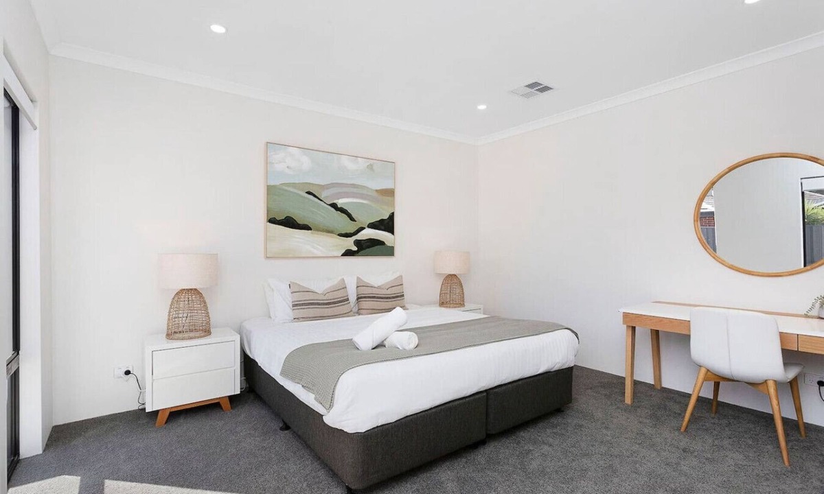 Dianella House | Spacious & modern Dianella!