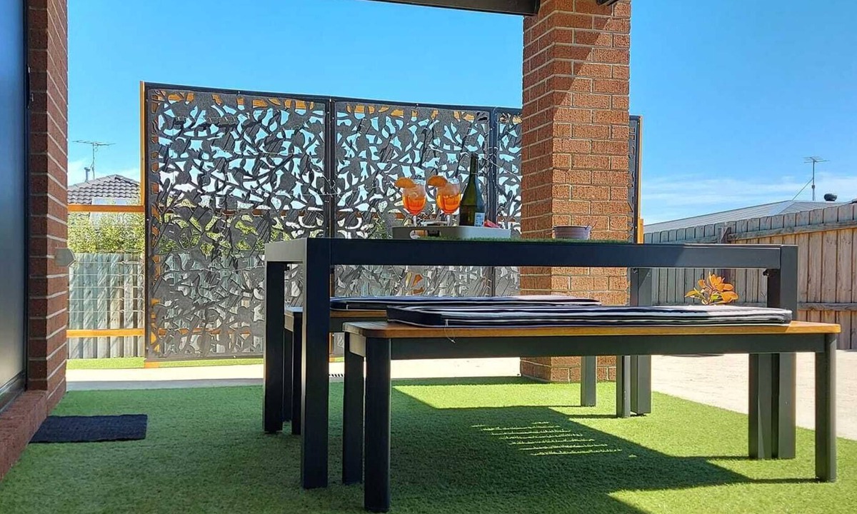 St Leonards House | Spacious modern dog & family friendly home, close to the beach