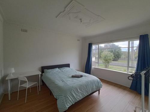 St. Albans House | Spacious Queen Room in Newly Renovated Home - SA1
