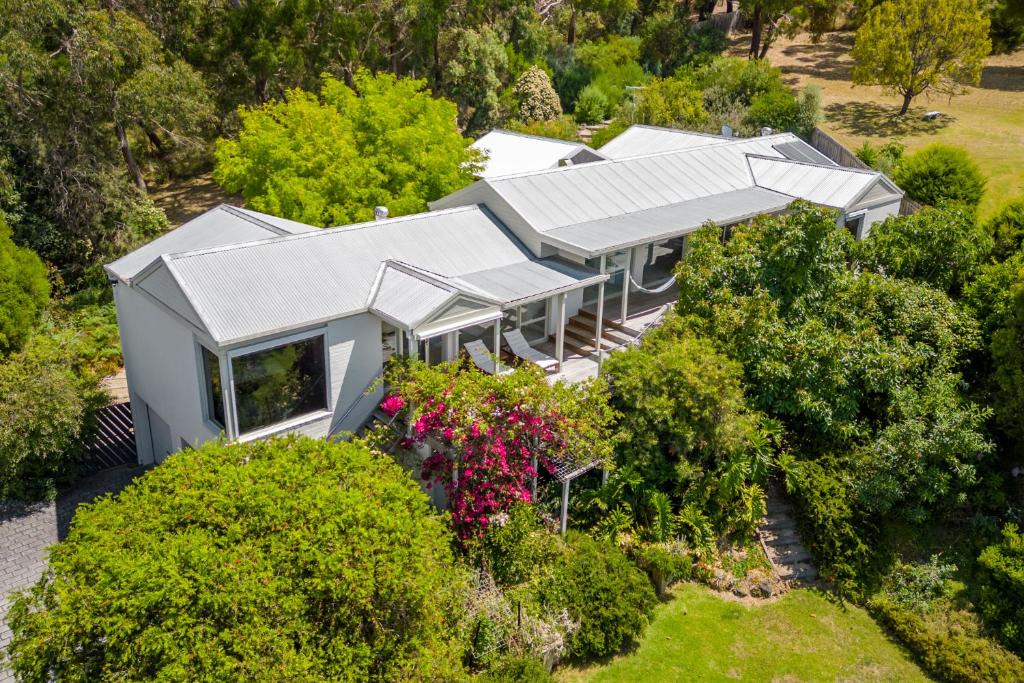 Dromana House | Spacious retreat with ocean views