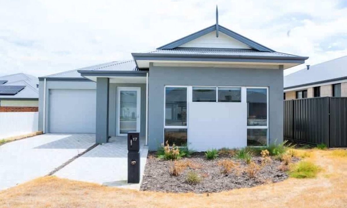 Ridgewood House | Spacious Ridgewood House: Modern Kitchen, Large Bedrooms with Large Bathrooms Attached