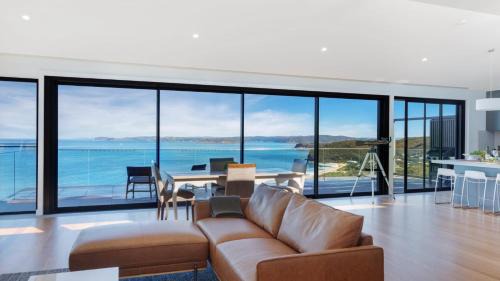 Killcare Heights House | 'Spectacular Ocean Views' by HolidayCo
