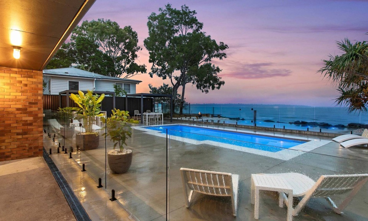 Traviston Apartment | Spring on the Esplanade