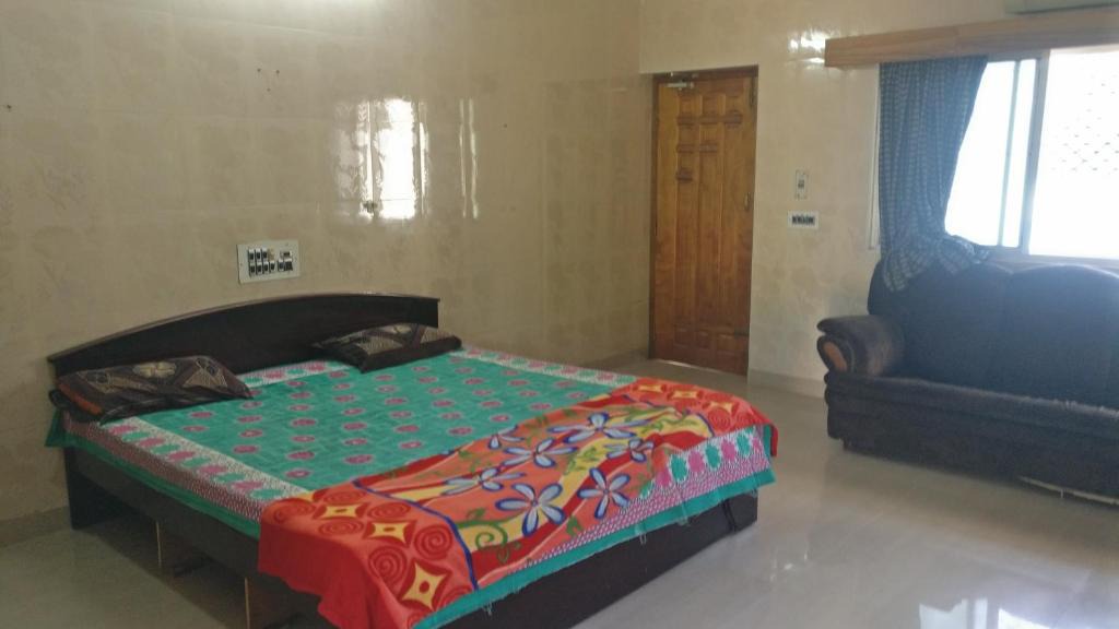 Mahabalipuram Beach House | sridhar guest house 7010696049 mahabalipuram