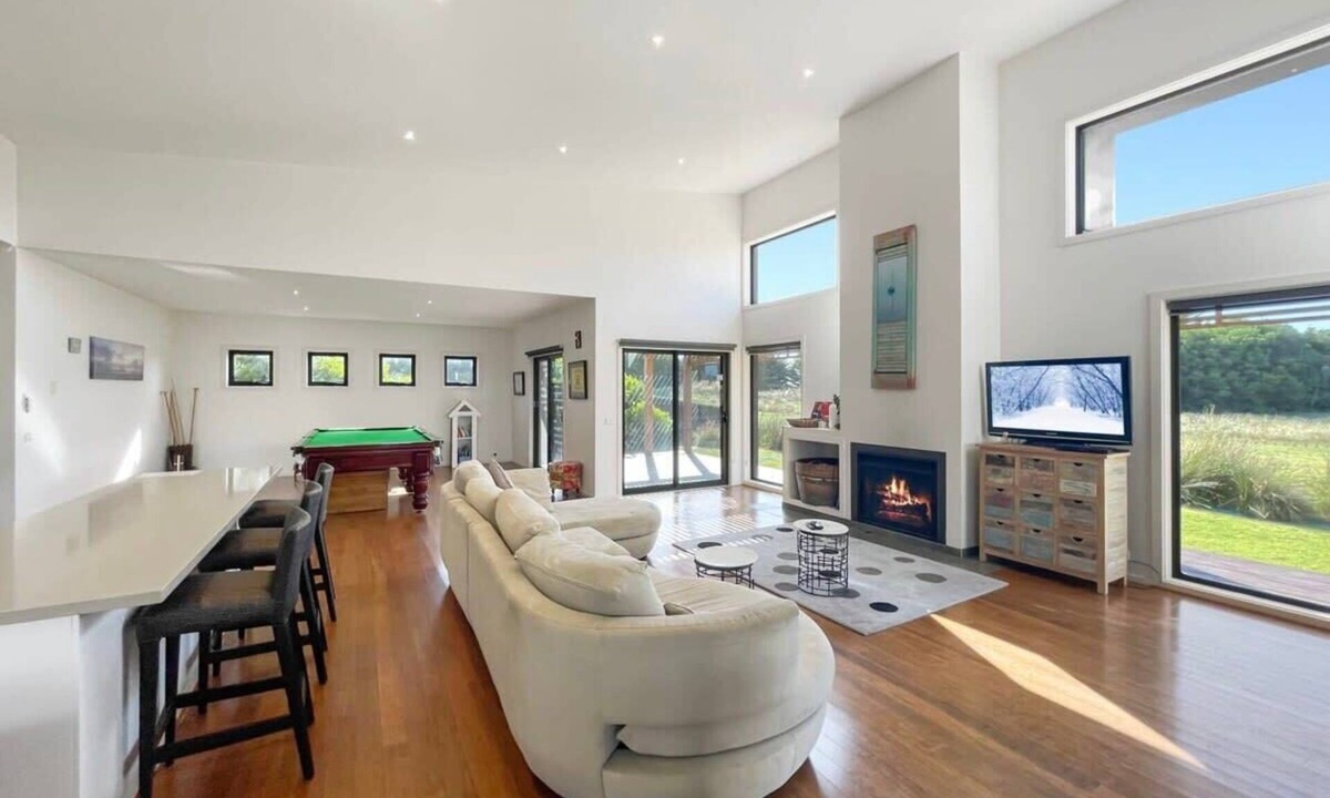 Connewarre House | St. Emilion - 13th Beach Golf Links Estate