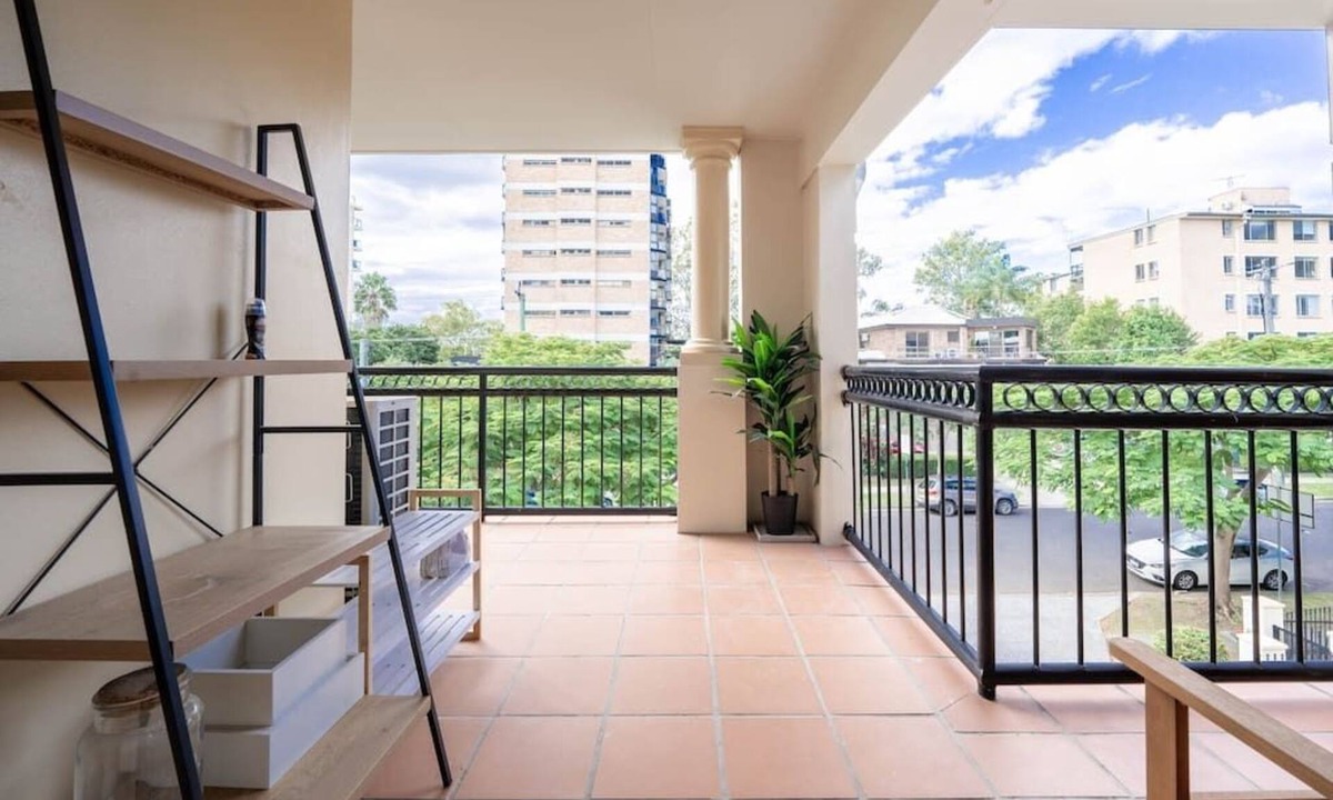 St. Lucia Apartment | ST10A Relax in 2B2B Chateau w/balcony near UQ