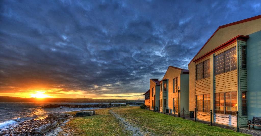 Stanley Hotel | Stanley Village Waterfront Accommodation