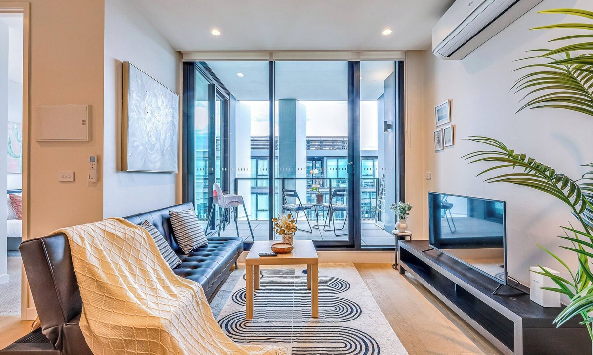 West Melbourne Apartment | StayAU Convenient City Apt in West Melb