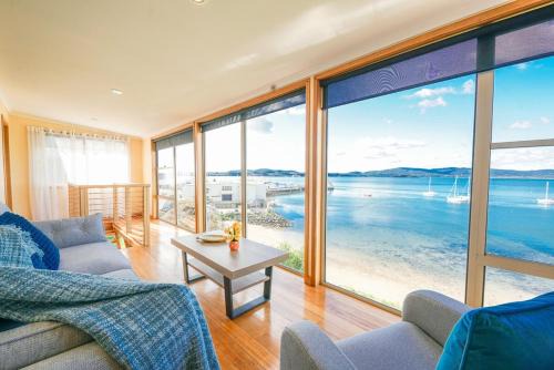 Beauty Point House | StayAU Riverfront Paradise Pet-friendly Tasmania
