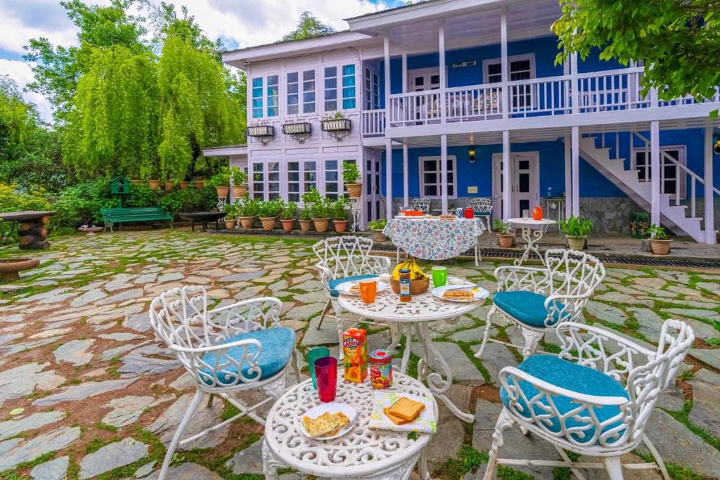 Chharabra Villa | StayVista at Violet Hill with Bonfire, Gazebo & Hill View