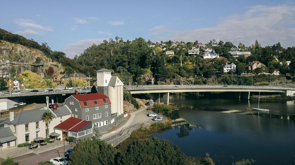 Launceston CBD Hotel | Stillwater Seven