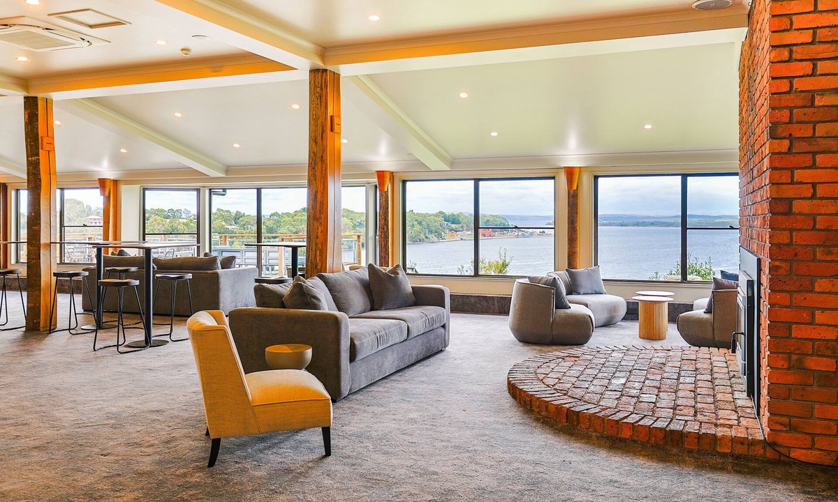 Strahan Hotel | Strahan Village
