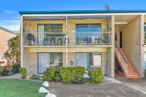 Bongaree Apartment | Strawberry Fields