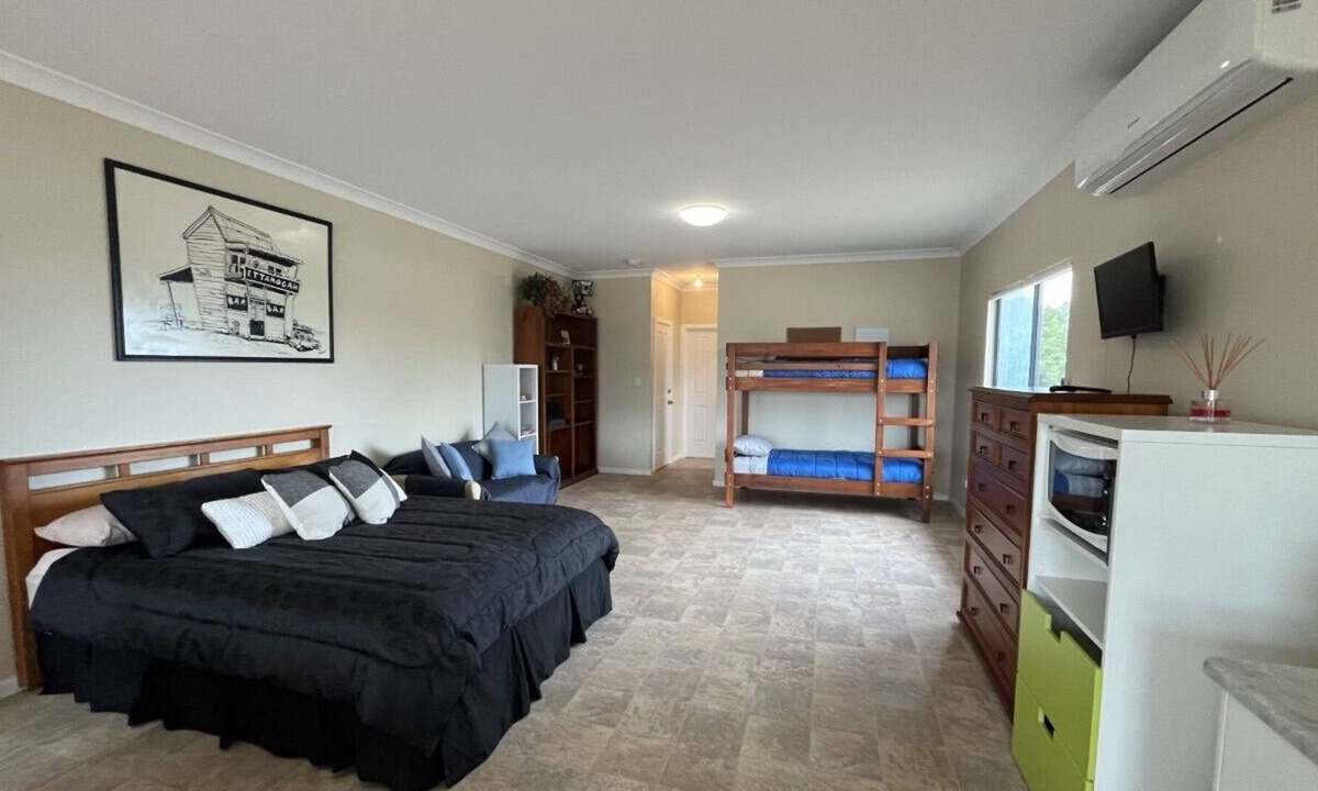 Cape Jervis Apartment | studio Downstairs only - Sleeps upto 5 people - Upstairs is a private residence.