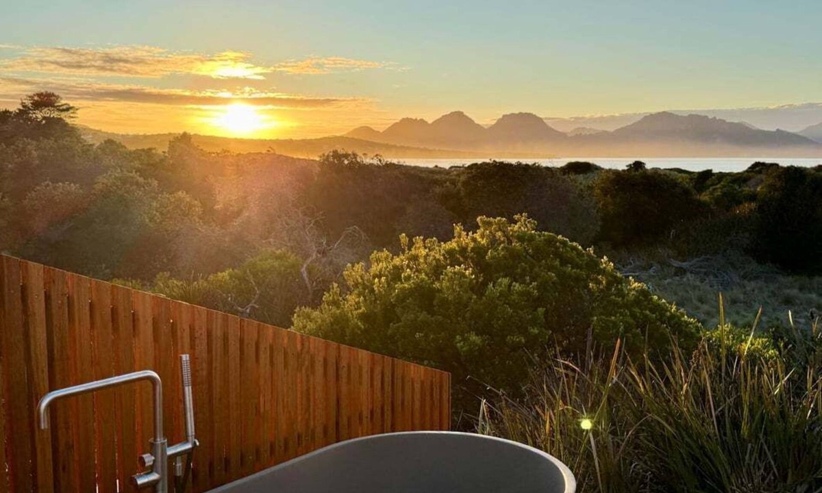 Dolphin Sands Apartment | Studio Tasmania - Secluded Luxury Sanctuary